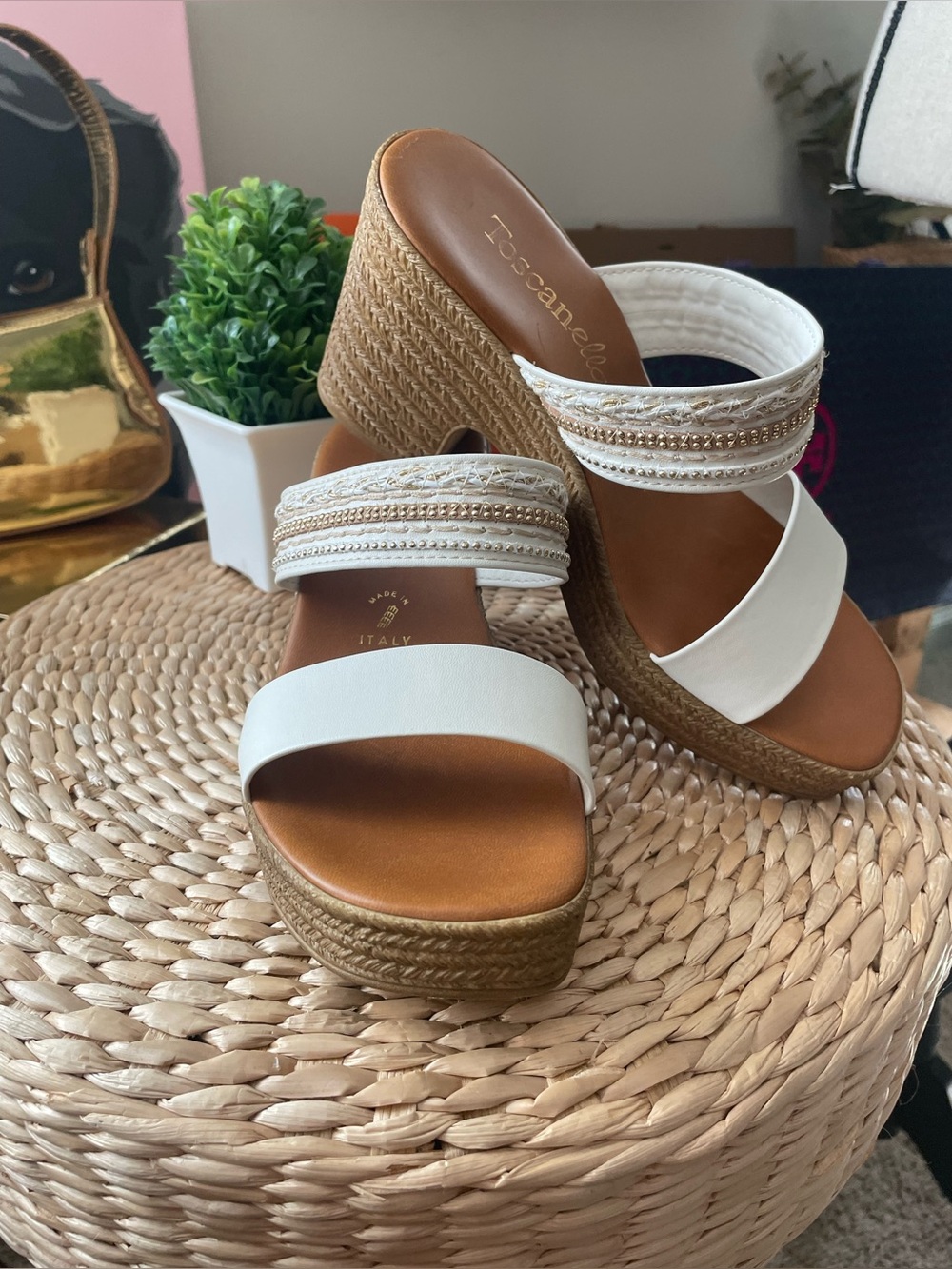 Toscanella Made is Italy Woman’s Wedges in SZ 7.5 in gently used condition